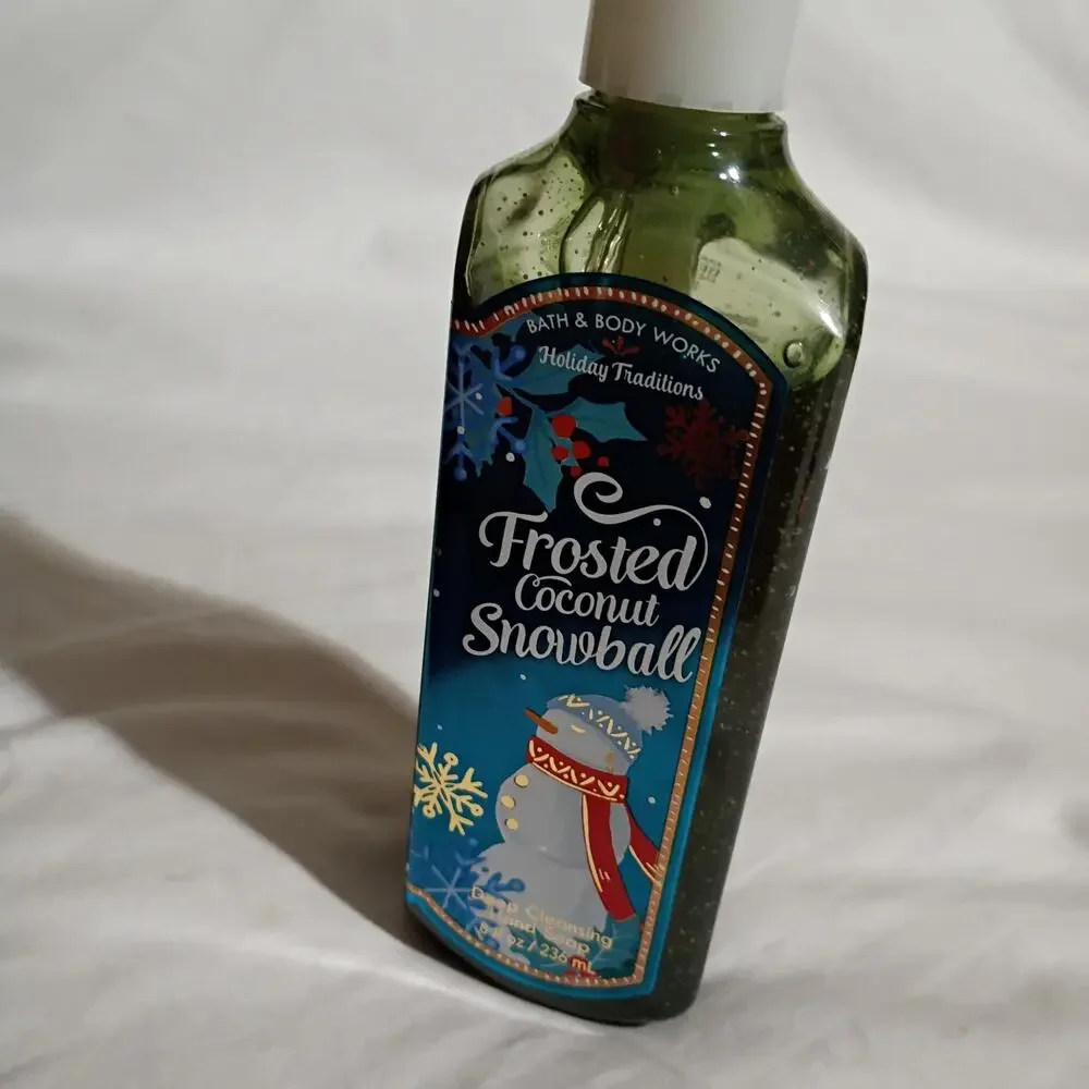 Frosted Coconut Snowball Bath & Body Works 8 fl oz Deep Cleansing Hand Soap NEW